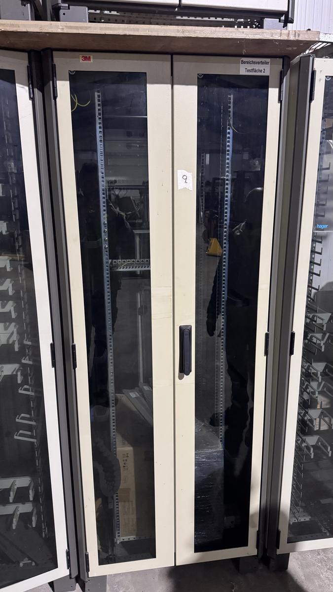 Serverschrank?d=2025-11-18 20:47:57