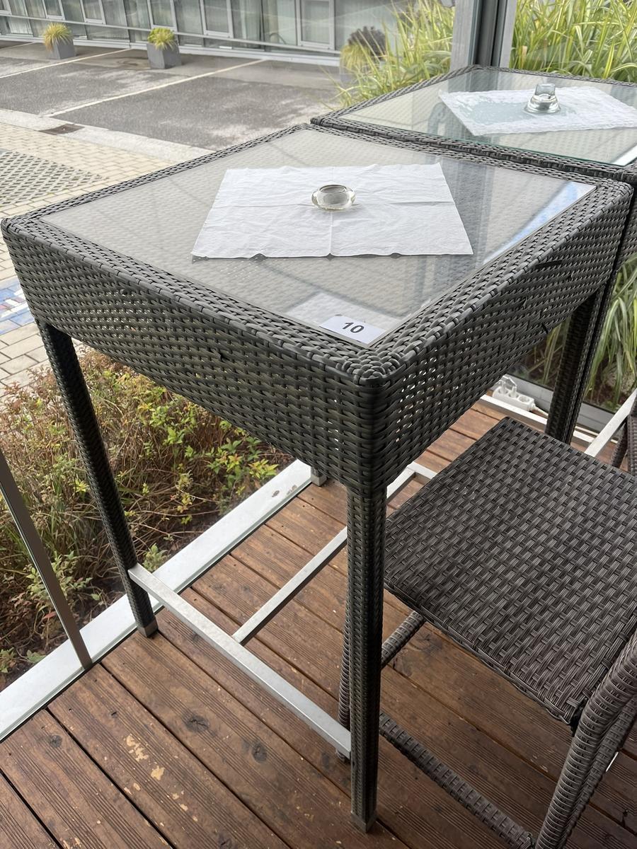 2 Stück Stehtische 75/75 cm plus 2 Hocker?d=2025-11-21 19:05:22