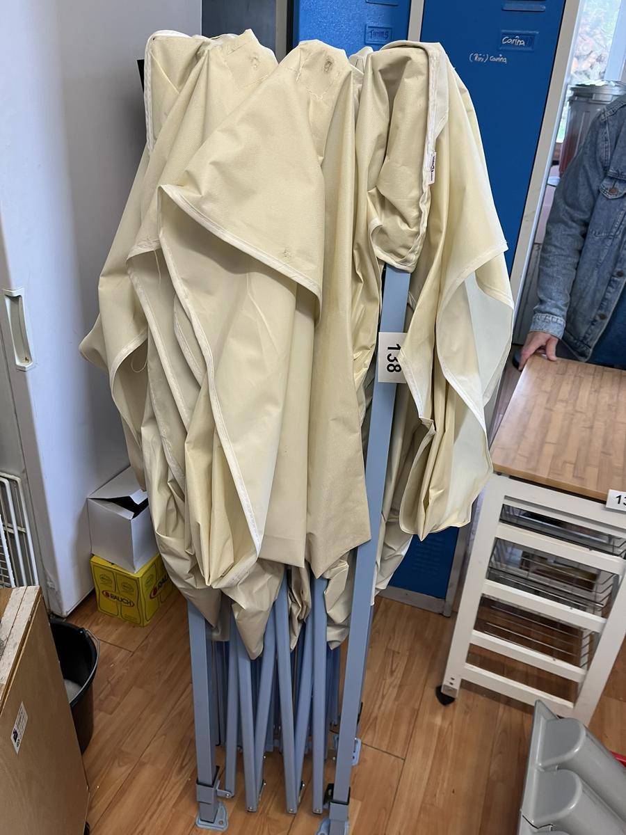 Partyzelt?d=2025-11-21 19:43:28