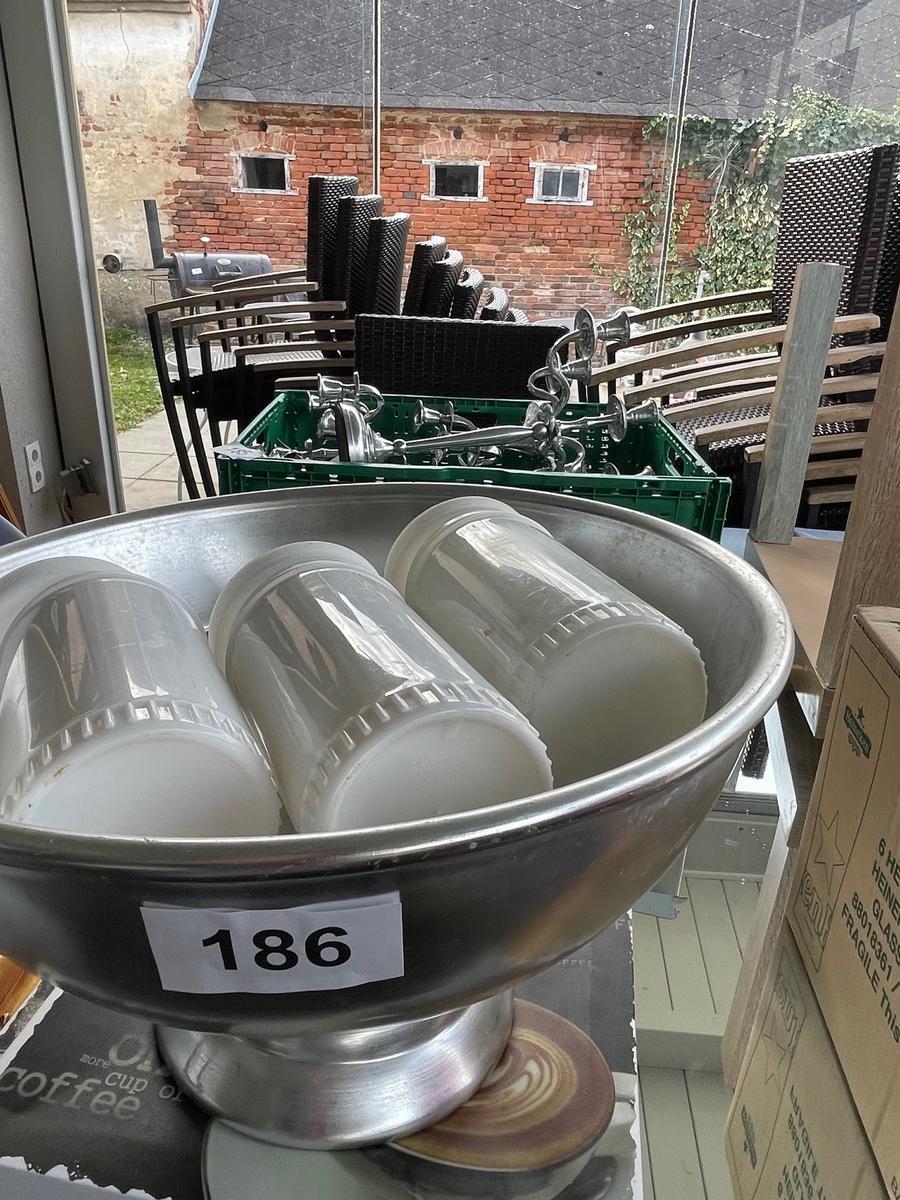 4 Stk. Früchtekorb, metall, 3 Cocktailgießer?d=2025-11-21 19:44:12