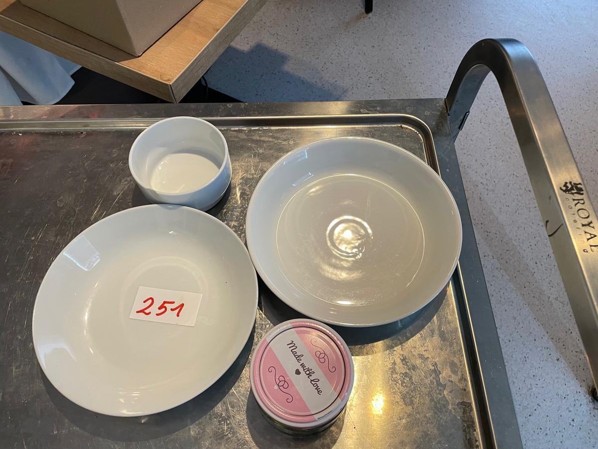 15 Stk. Suppenteller EaR, 12 Stk. Teller Ear, 14 Stk. tiefe Teller, 21 Stk. Glasschüsseln klein?d=2025-11-21 19:44:16