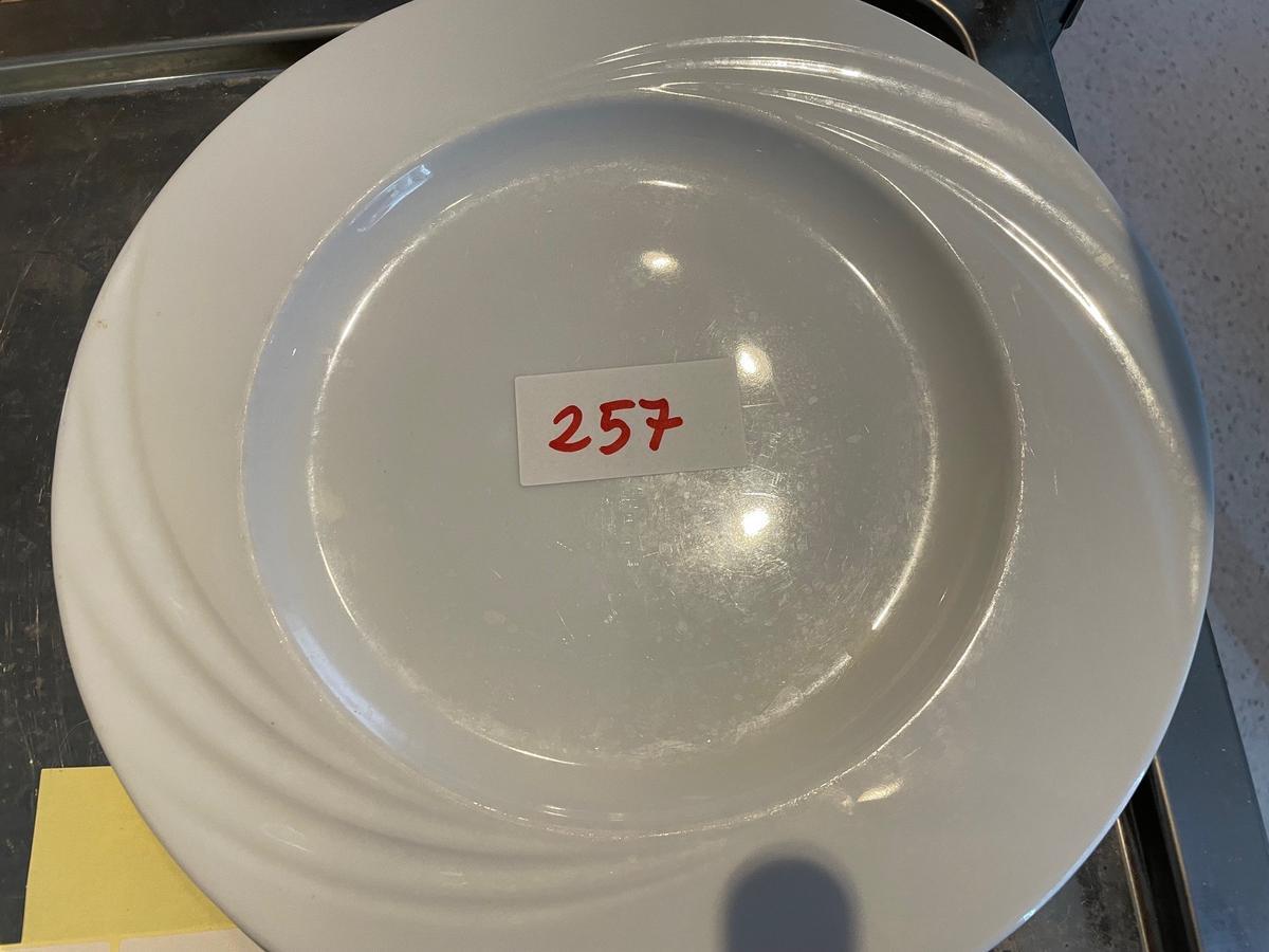 34 Stk. Teller weiß, DM 30cm?d=2025-11-21 19:44:15