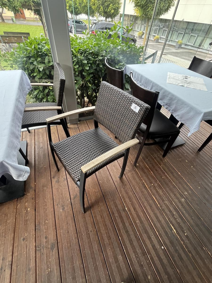 Gartenmöbelset: 26 Stück stapelbare Stühle plus 4x120/80 cm , 3 x 80/80 cm Gastrotische?d=2025-11-21 19:05:24