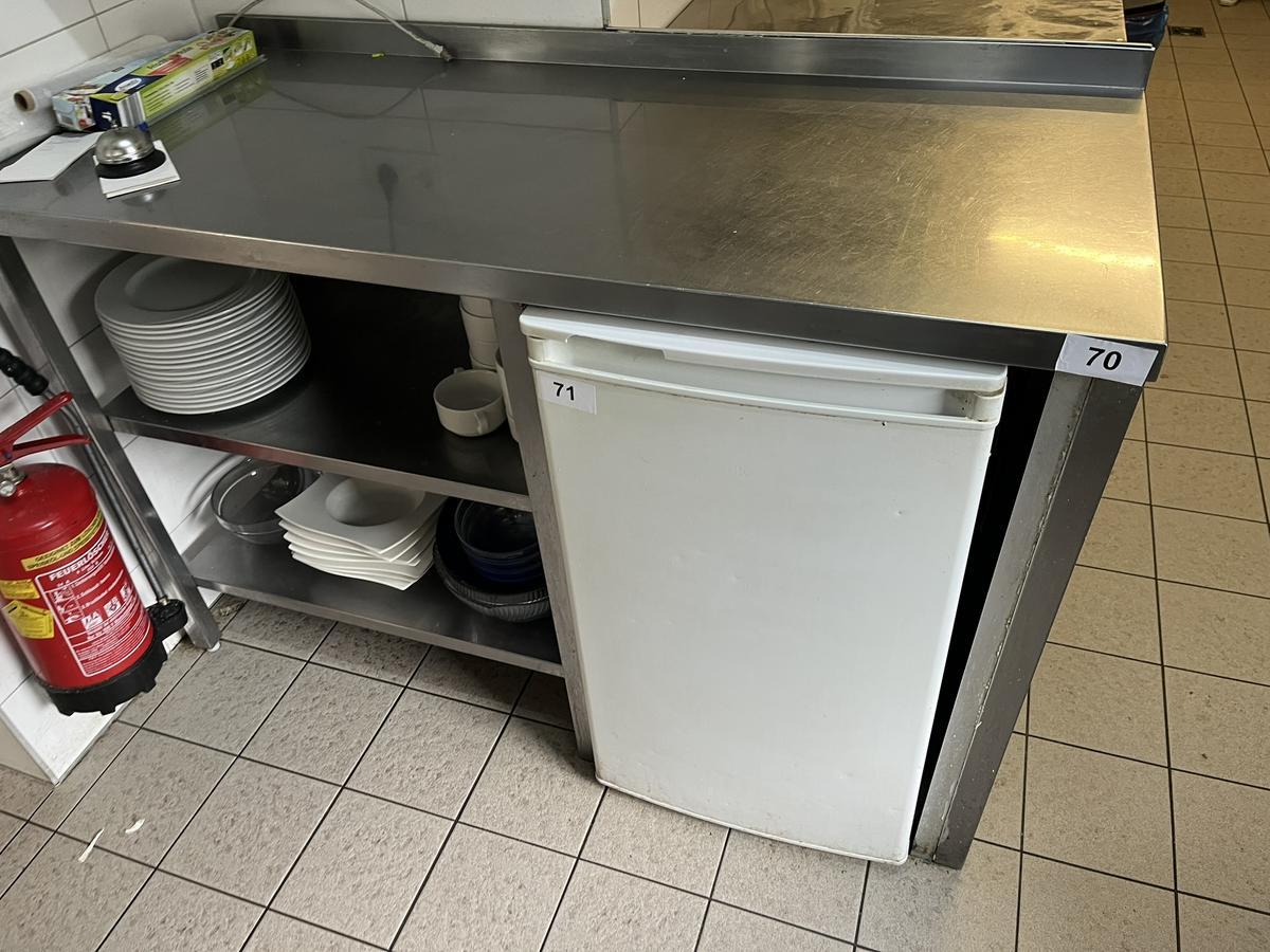 Edelstahltisch ca. 140/60 cm?d=2025-11-21 19:43:28