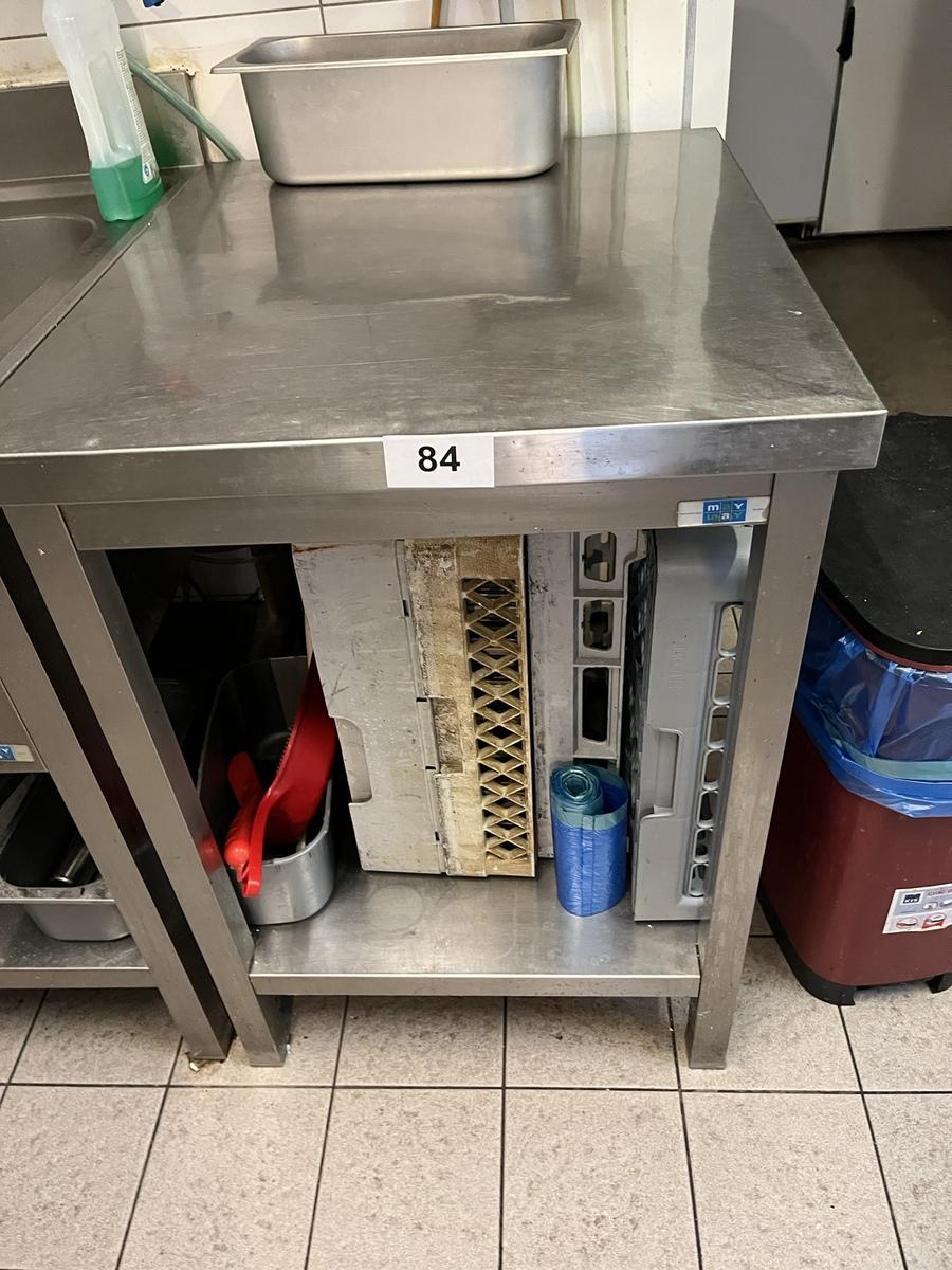 Edelstahltisch ca. 60/70 cm?d=2025-11-21 19:44:17