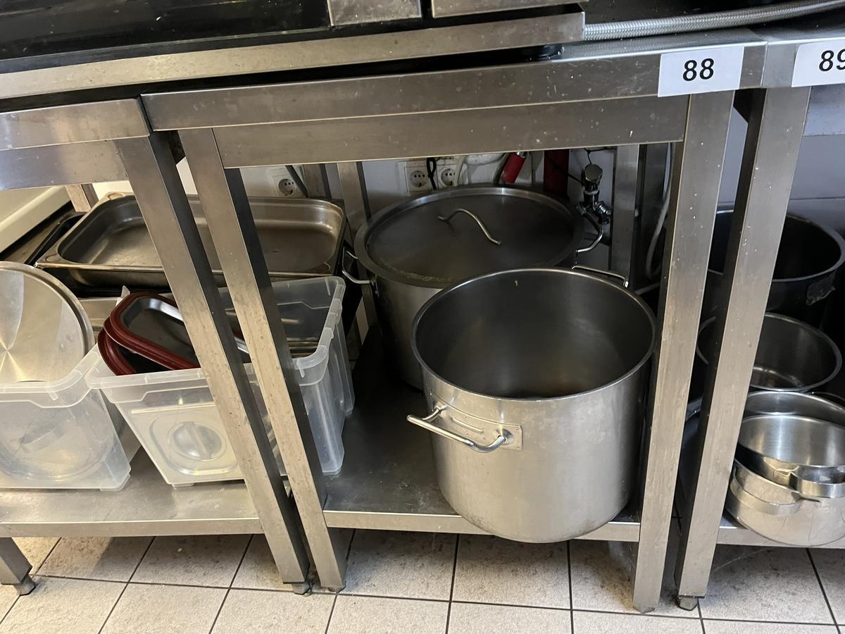 Edelstahltisch ca. 60/70 cm?d=2025-11-21 19:44:27