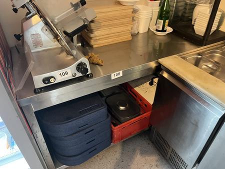 Edelstahl Arbeitstisch ca. 140/62 cm Edelstahl Arbeitstisch ca. 140/62 cm