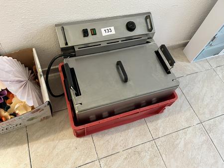 Fritteuse ca. 12-15 Liter 53/46/100 cm Fritteuse ca. 12-15 Liter 53/46/100 cm