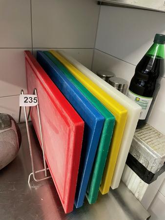 5 Stk. Schneidebretter mit Ständr 5 Stk. Schneidebretter mit Ständr