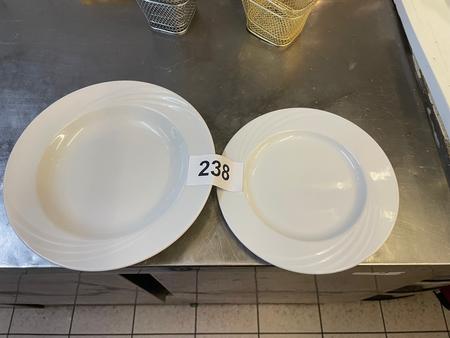 15 Stk. tiefe Teller, DM 23cm und 20 Stk. flache Teller DM 20cm 15 Stk. tiefe Teller, DM 23cm und 20 Stk. flache Teller DM 20cm