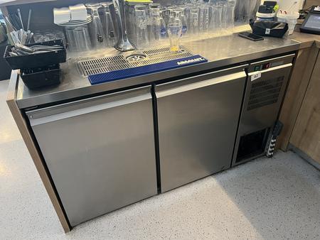 Kühlpult steckerfertig 152/70/90 cm für 2 Fässer Kühlpult steckerfertig 152/70/90 cm für 2 Fässer