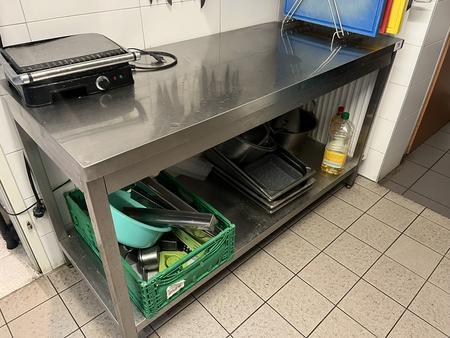 Edelstahl Arbeitstisch ca. 150/60 cm Edelstahl Arbeitstisch ca. 150/60 cm