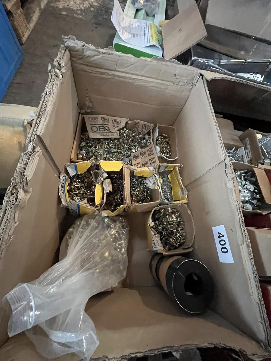 1 Box befüllt mit Rohrschellen?d=2025-12-01 15:36:41