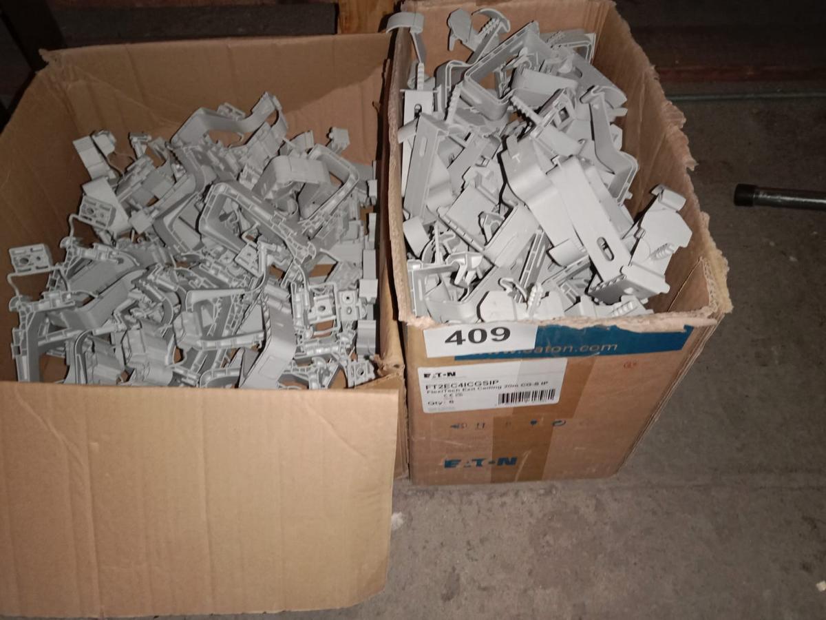 2 Karton mit Befestigungschellen?d=2025-12-01 15:36:55