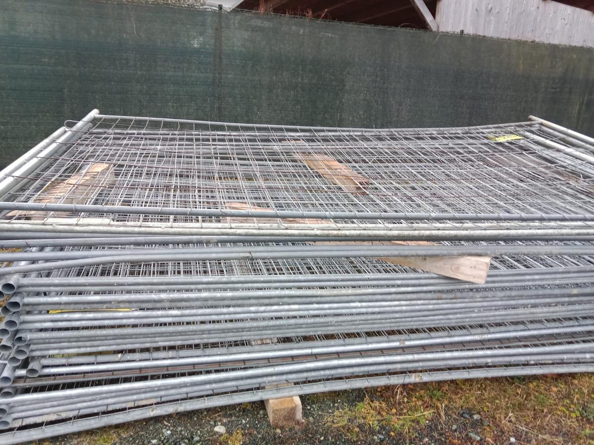 10 Stk. Bauzaunelemente, 350x200cm?d=2025-12-01 16:12:39