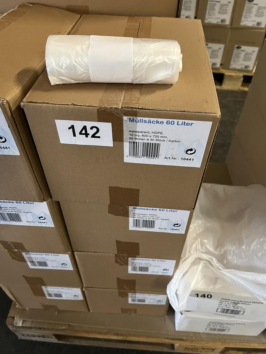 4 Karton zu 25 Rollen à 30 Stk. Müllsäcke, weiß, 60L?d=2025-11-27 18:08:14
