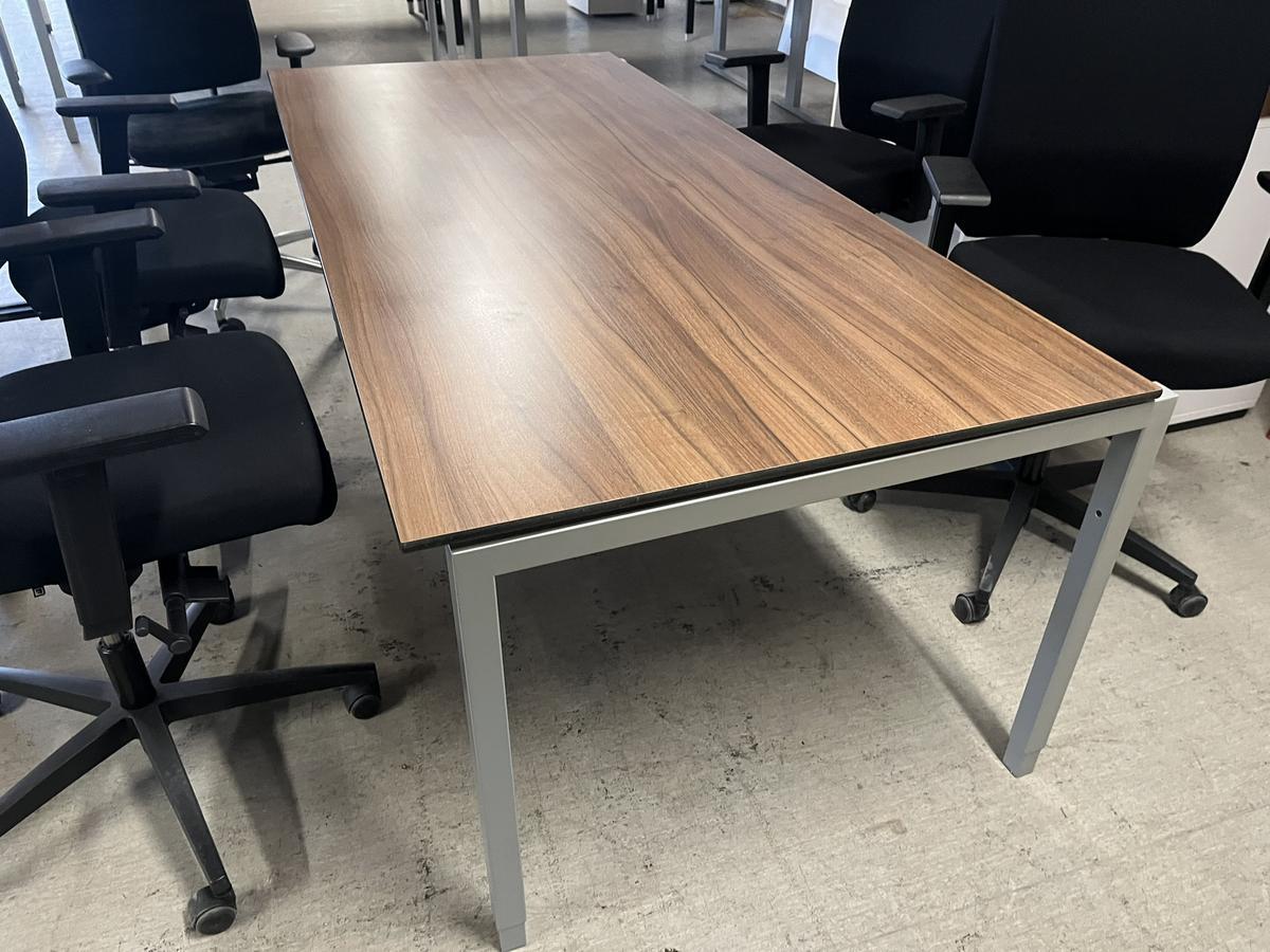 Neudörfler Besprechungstisch?d=2025-11-27 00:33:17