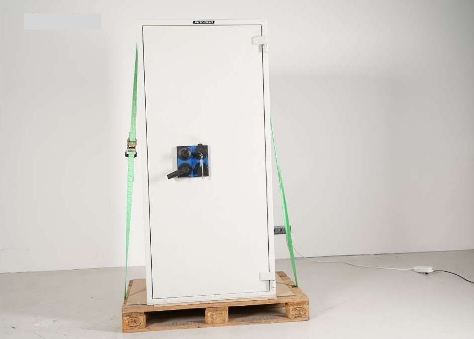 Tresor mit Schlüssel, Maße: 38,5 x 60 x 180 cm,  Platte, Korpus und Türen: Hellgrau?d=2025-11-27 00:33:13