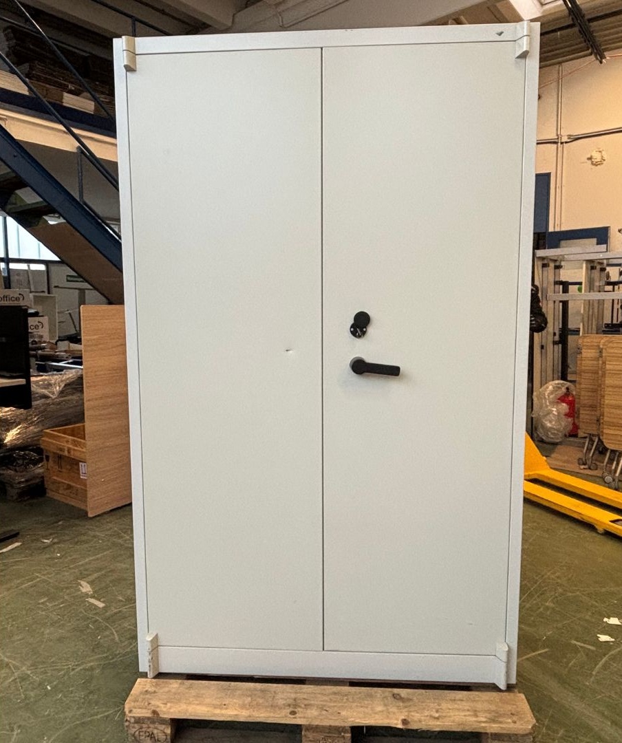 Tresor Wertheim, CP-Serie, Breite: 120cm, Tiefe: 50cm, Höhe: 195cm, Farbe Korpus / Platte / Türe: Weiß