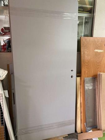 Posten Innentüren Dana, Modell Euroba, für gefälzte Zargen, Türblattdicke 42 mm, Schalldämmmaß Rw032dB, Farbe Fundermax Grau Posten Innentüren Dana, Modell Euroba, für gefälzte Zargen, Türblattdicke 42 mm, Schalldämmmaß Rw032dB, Farbe Fundermax Grau