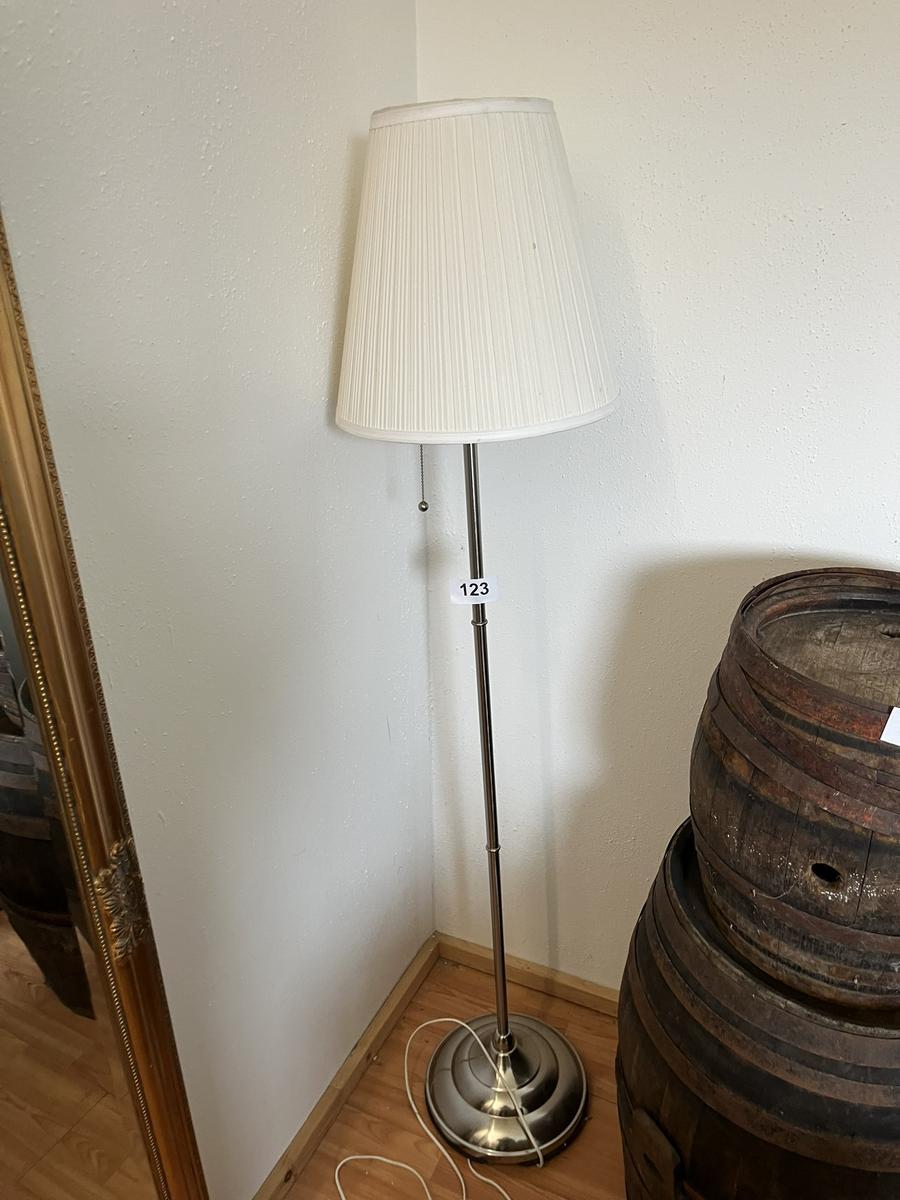 Stehleuchte?d=2025-12-13 08:34:45