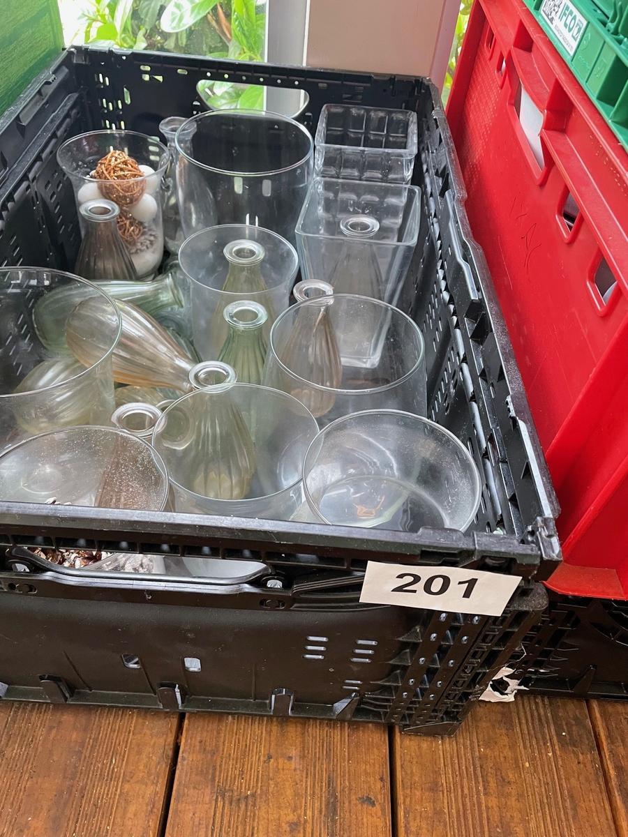 24 Stk. diverse Vasen?d=2025-12-13 10:06:19