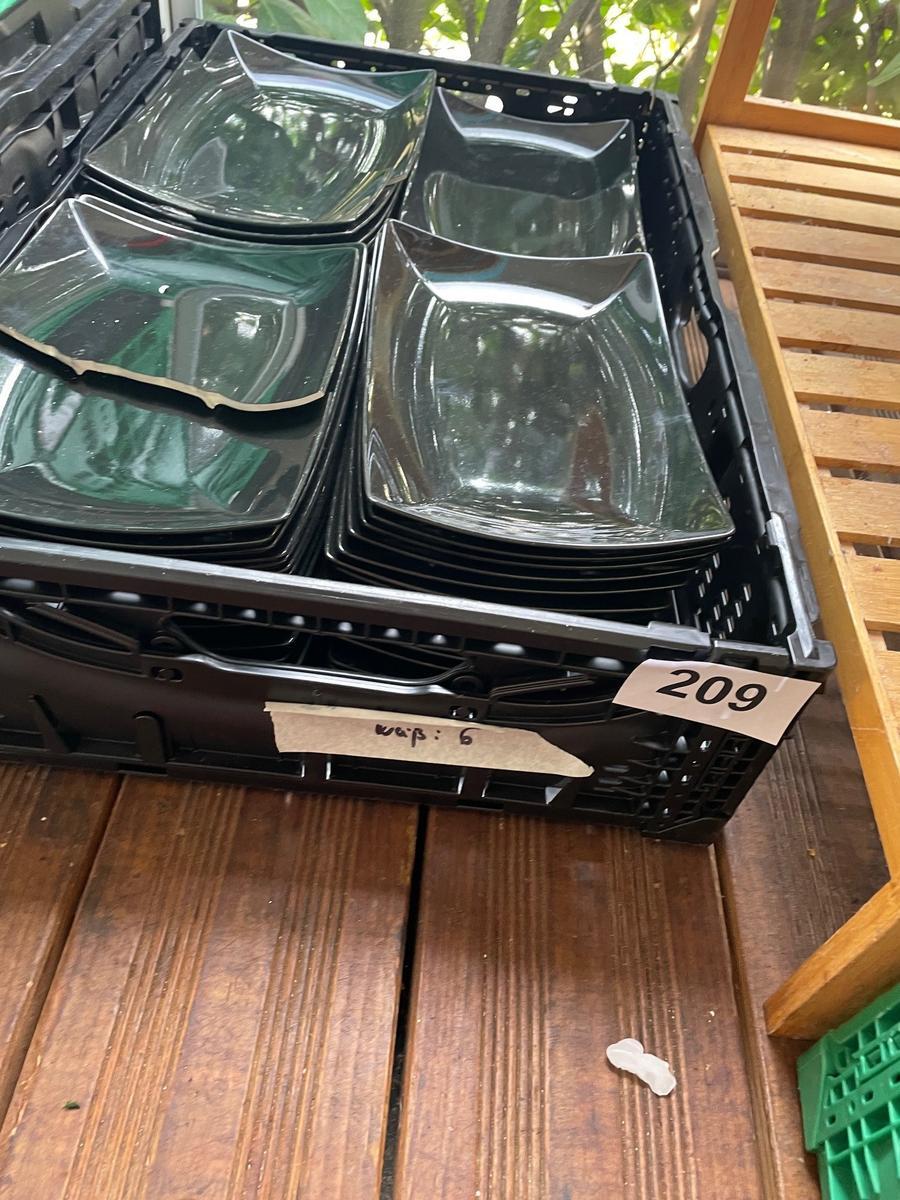 49 Stk. Teller, eckig, schwarz, ca. 25x17cm?d=2025-12-13 10:05:57