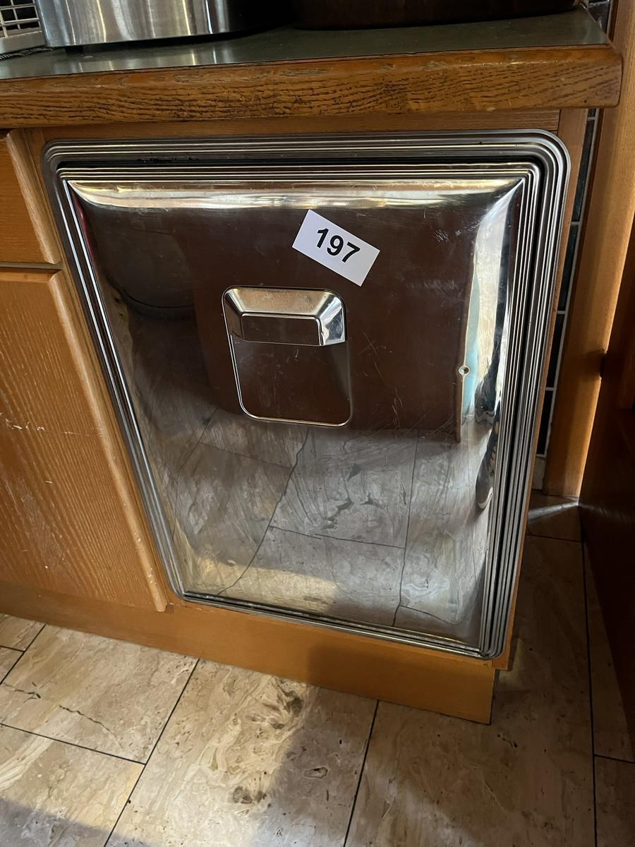 Edelstahl-,Einbaum&uuml;lleimer - kippbar?d=2025-12-15 07:34:16