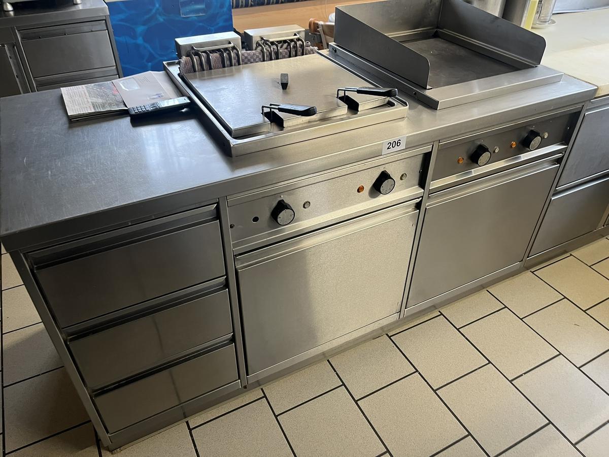 Arbeitsmodul ca. 162/70/85 cm mit Grillplatte und Doppelfriteuse, 2 T&uuml;ren, 3 Auszugsladen in Edelstahlausf&uuml;hrung?d=2025-12-15 07:34:17