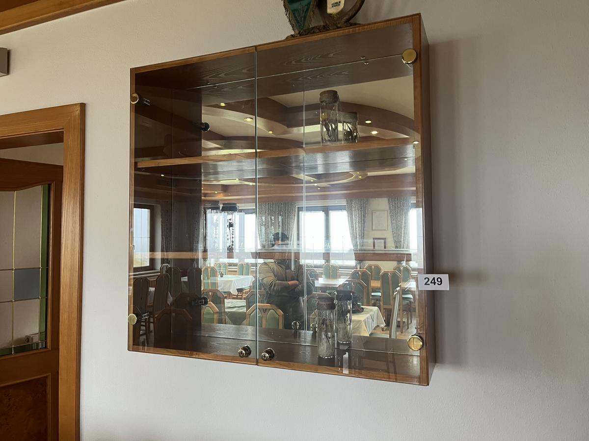 H&auml;ngeschrank mit Glast&uuml;ren ca. 90/90/20 cm?d=2025-12-15 07:34:07