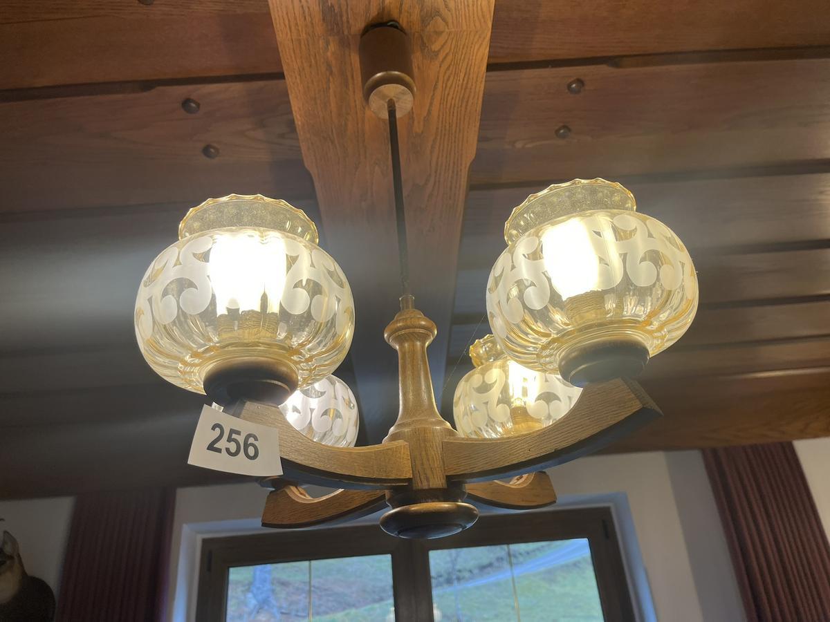 1 Hängeleuchte plus 2 Wandleuchten für das Stüberl