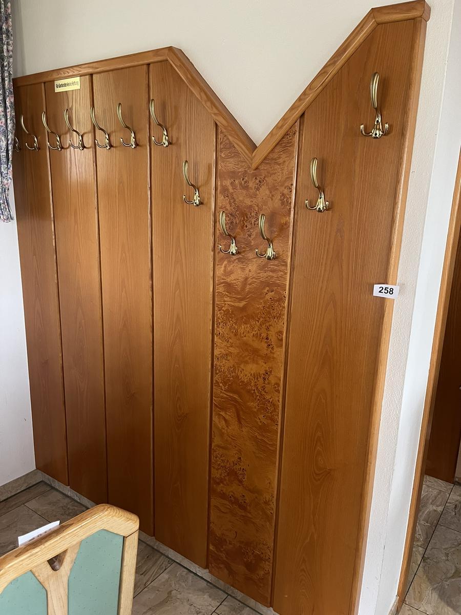 Wandgarderobe ca. 186/202 cm?d=2025-12-14 17:40:46