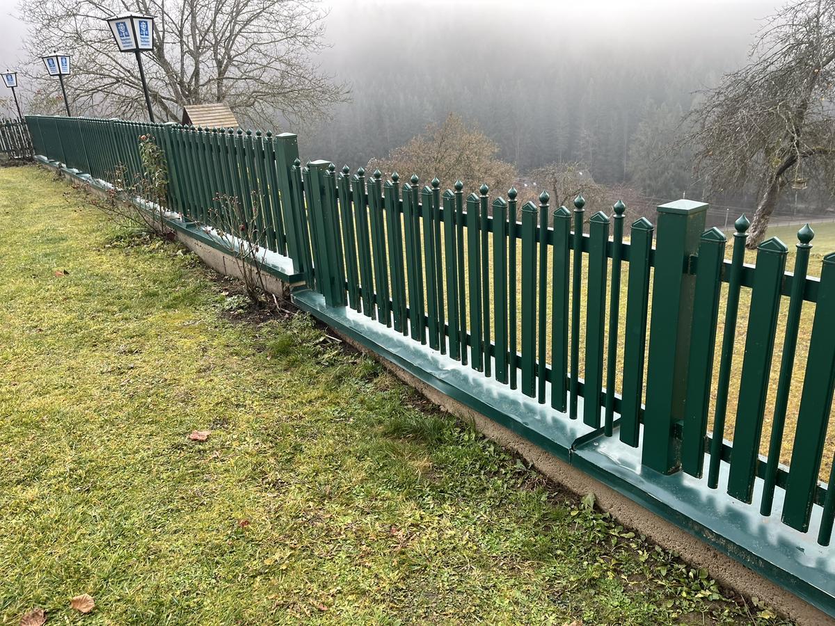 Aluzaun gr&uuml;n ca. 30 Laufmeter - leicht demontierbar - Profile abschraubbar von Bodenh&uuml;lse - siehe Fotos?d=2025-12-15 07:33:42