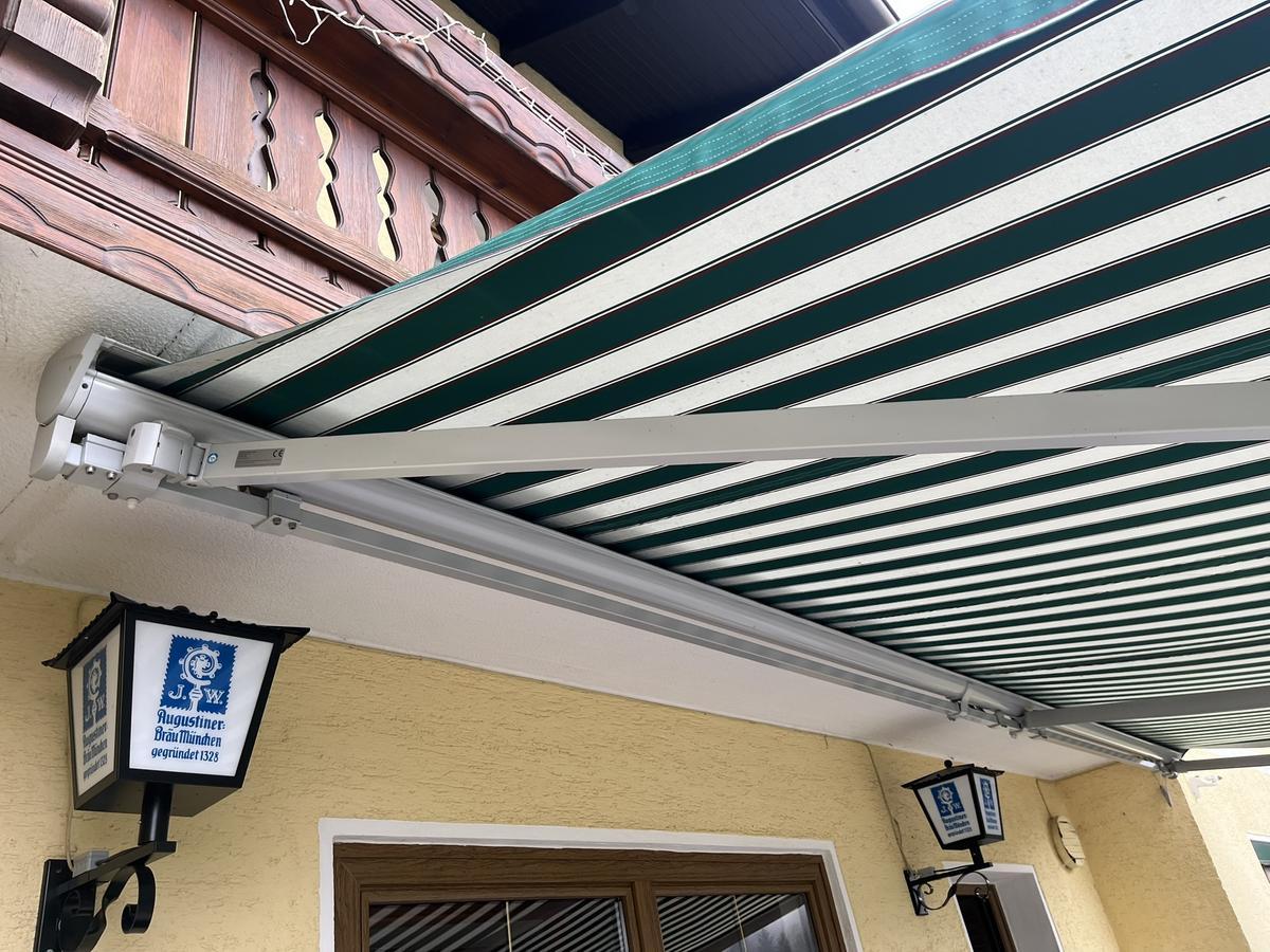 Markise mit Elektroantrieb ca.700/400 cm plus Windschutzmarkise mit Handkurbelbetrieb?d=2025-12-15 07:33:43