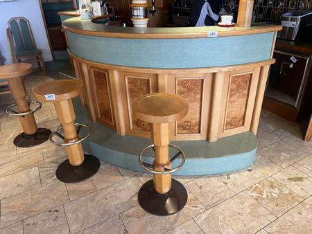 Barverbau mit Decke ca.430/140 cm mit Hängeschränken,Pultverbau rückseitig 290/60/85 cm Barverbau mit Decke ca.430/140 cm mit Hängeschränken,Pultverbau rückseitig 290/60/85 cm