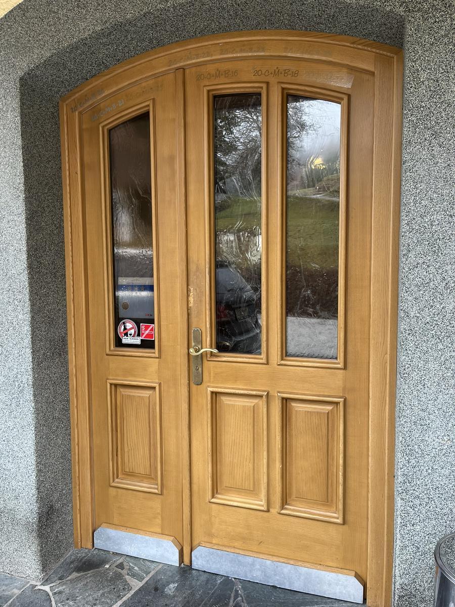 Lärchen-, Haustüre ca. 196/111 cm 2-flügelig ausgeführt - ausgebaut?d=2025-12-13 04:57:59