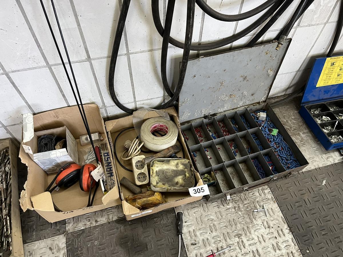 3 Kassetten mit div. KFZ Zubeh&ouml;r?d=2025-12-18 14:59:25