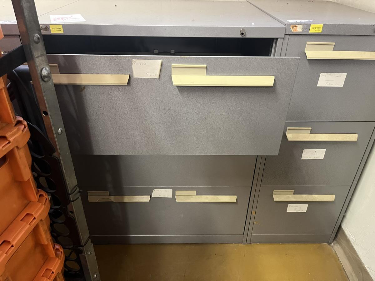 Blech - Werkzeugschrank mit 3 Auszugsladen, 104x81x68cm