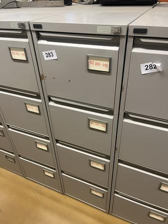 Blech - Werkzeugschrank mit 4 Auszugsladen, 133x40x62cm Blech - Werkzeugschrank mit 4 Auszugsladen, 133x40x62cm