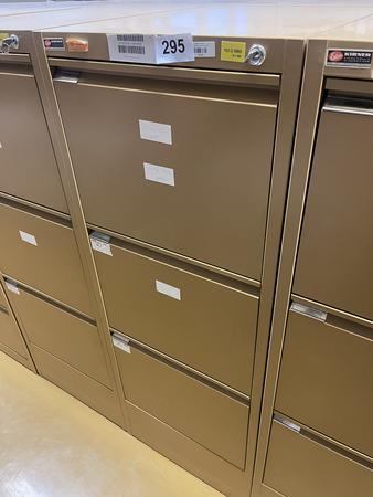 Blech - Werkzeugschrank mit 3 Auszugsladen, 140x52x65cm Blech - Werkzeugschrank mit 3 Auszugsladen, 140x52x65cm