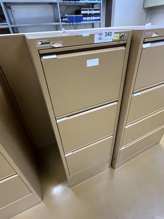Blech - Werkzeugschrank mit 3 Auszugsladen, 140x80x65cm Blech - Werkzeugschrank mit 3 Auszugsladen, 140x80x65cm
