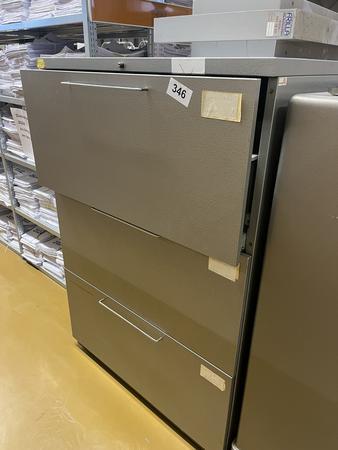 Blech - Werkzeugschrank mit 3 Auszugsladen, 92x64x135cm Blech - Werkzeugschrank mit 3 Auszugsladen, 92x64x135cm