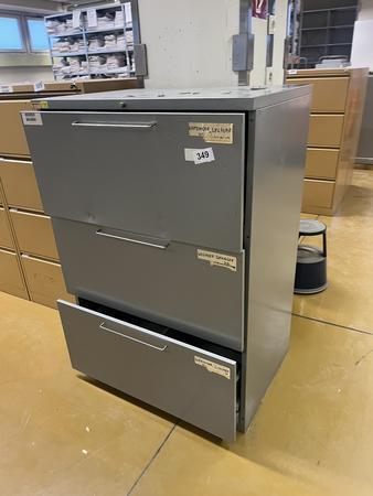 Blech - Werkzeugschrank mit 3 Auszugsladen, 92x64x135cm Blech - Werkzeugschrank mit 3 Auszugsladen, 92x64x135cm