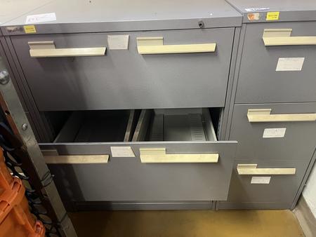 Blech - Werkzeugschrank mit 3 Auszugsladen, 104x81x68cm Blech - Werkzeugschrank mit 3 Auszugsladen, 104x81x68cm