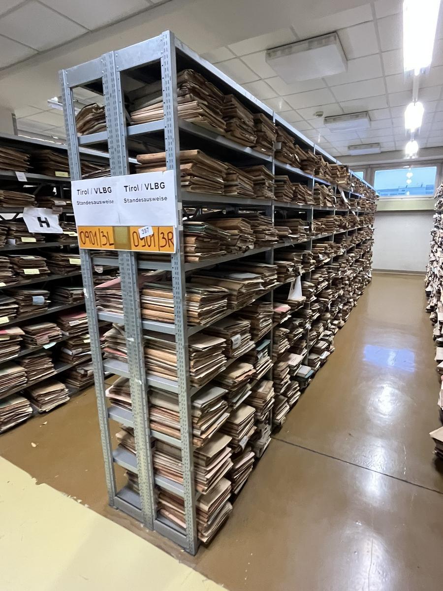 ca. 7.8 Laufmeter Steckregalanlage mit Fachb&ouml;den, 60cm tief, 224cm hoch?d=2025-12-17 18:27:16