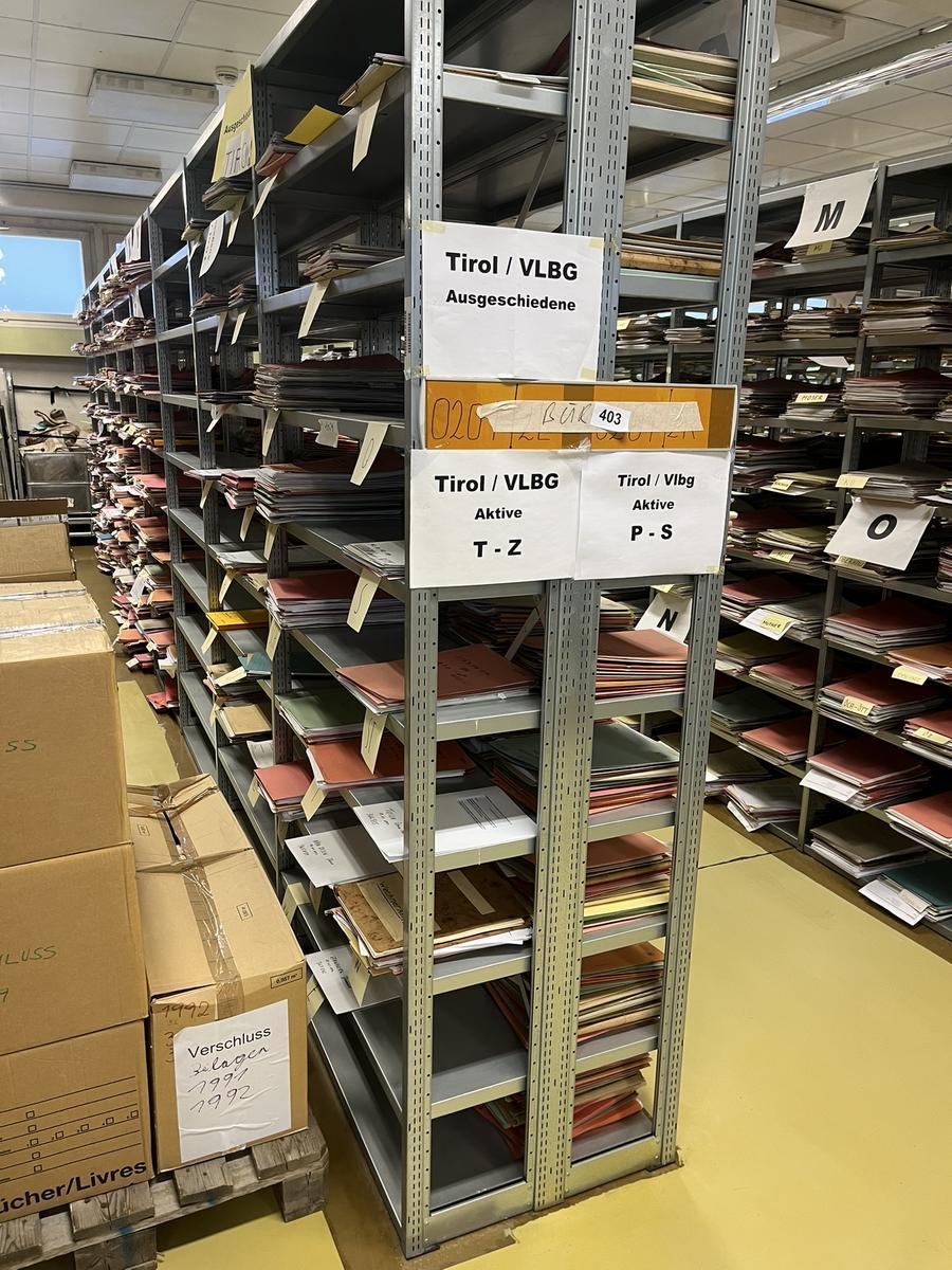 ca. 7.8 Laufmeter Steckregalanlage mit Fachb&ouml;den, 60cm tief, 224cm hoch?d=2025-12-17 18:27:14