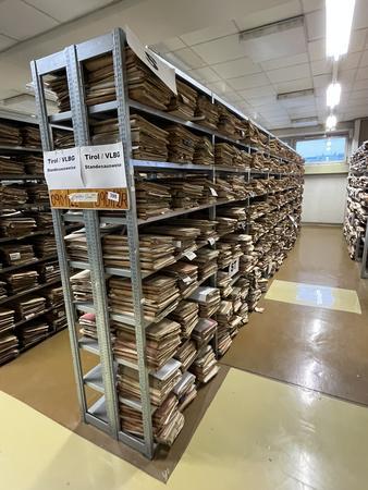 ca. 7.8 Laufmeter Steckregalanlage mit Fachböden, 60cm tief, 224cm hoch ca. 7.8 Laufmeter Steckregalanlage mit Fachböden, 60cm tief, 224cm hoch