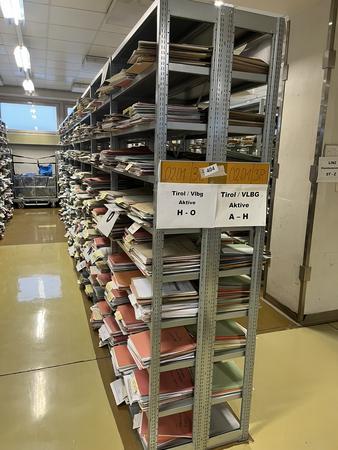 ca. 7.8 Laufmeter Steckregalanlage mit Fachböden, 60cm tief, 224cm hoch ca. 7.8 Laufmeter Steckregalanlage mit Fachböden, 60cm tief, 224cm hoch