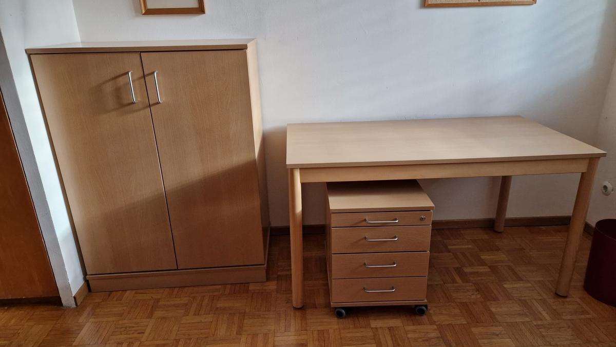 B&uuml;rom&ouml;bel Einrichtung bestehend aus: Kommode 90 cm lang x 50 cm tief x 120 cm hoch, Tisch 135 cm lang x 70 cm breit x 74 cm hoch, Rollcontainer 44 cm breit x 56 cm tief x 56 cm hoch?d=2025-12-22 14:29:35