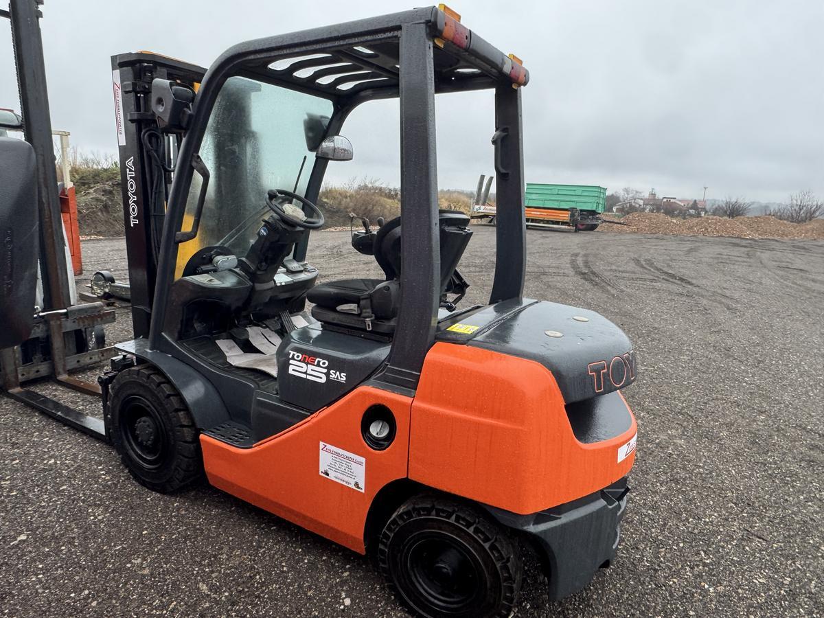 Toyota Dieselstapler 8FDF25